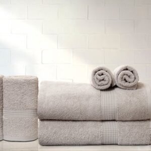 Demure Towel Set